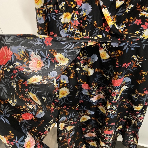 NWOT floral wrap style dress - Picture 5 of 10